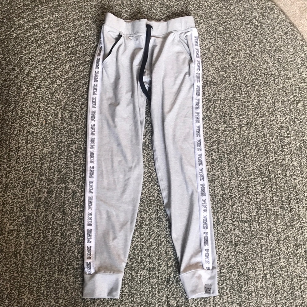 PINK VS Ultimate Jogger